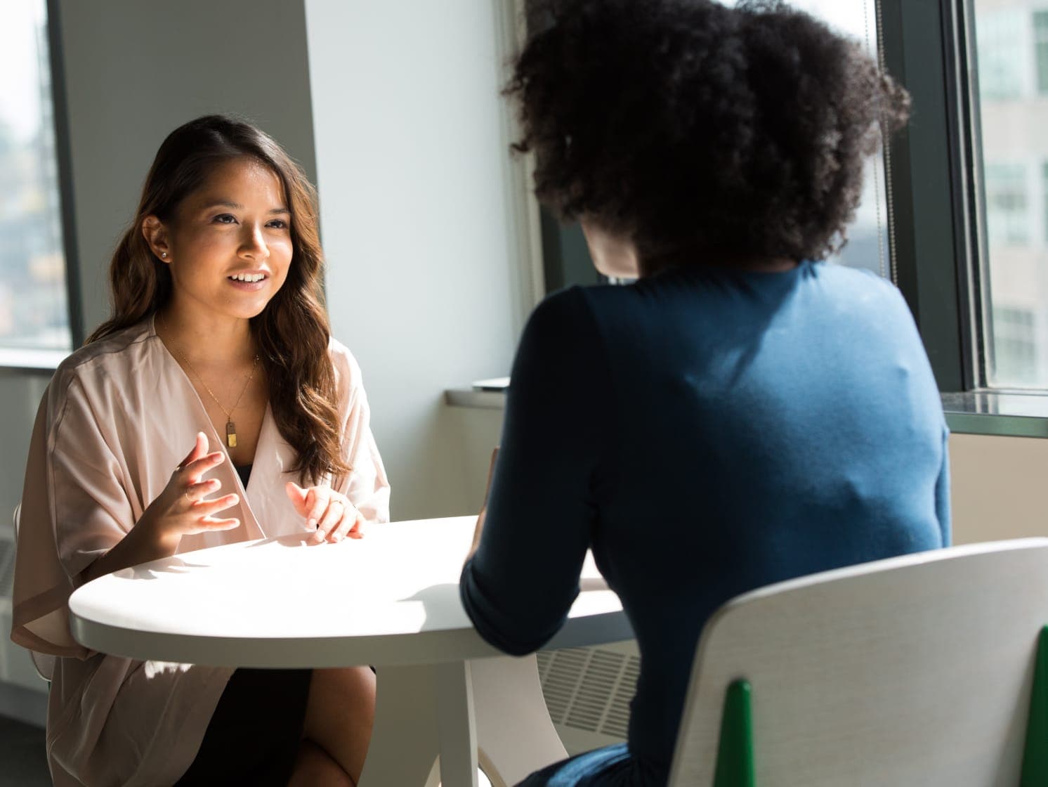 Leitfäden für globales Hiring. Deel hat 150 Niederlassungen und unterstützt Sie bei Visumsfragen
